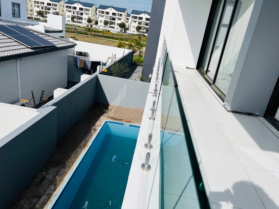  Bedroom Property for Sale in Sandown Western Cape